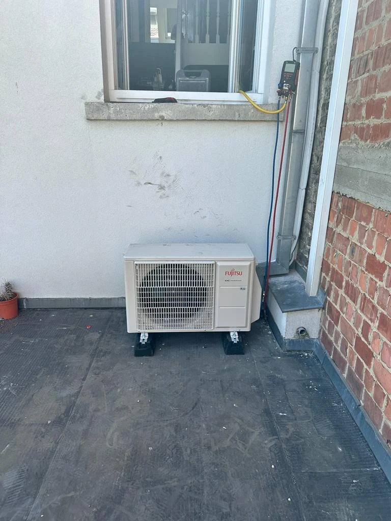 Unite exterieure Fujitsu installee par Elecooling